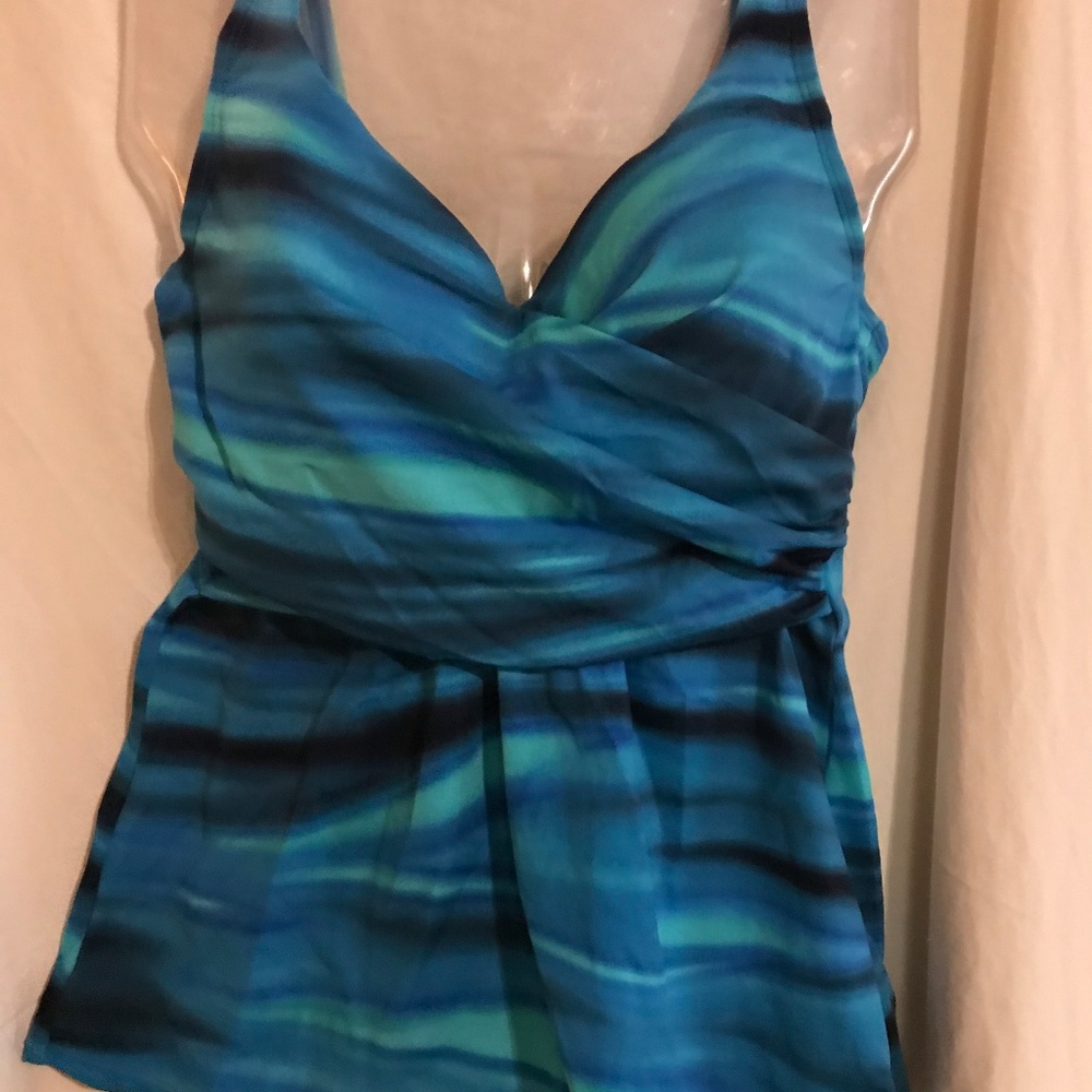 Brand New Never worn......Lands End Tankini Style SwimDress NWOT, D-cup size 6